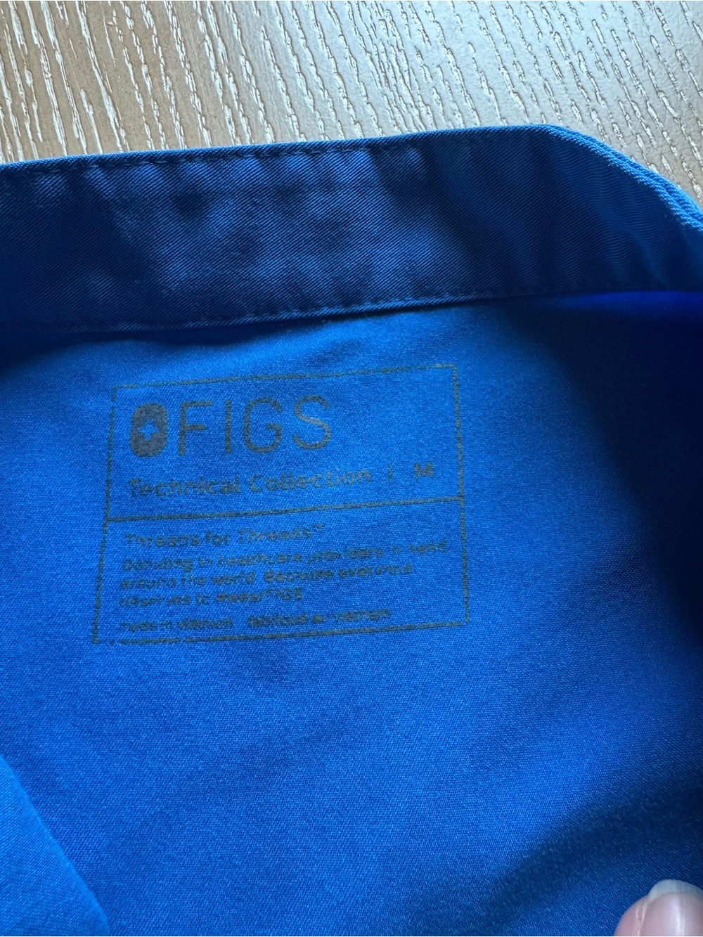 Figs royal blue top is medium bottoms are large - Picture 4 of 7